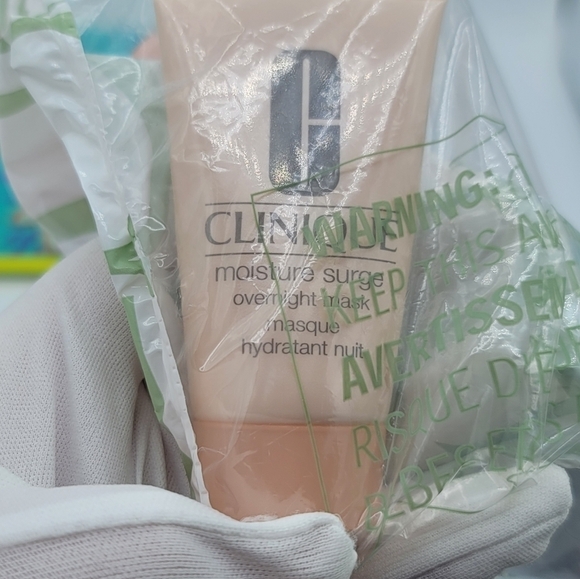 Clinique Glowy Skin 8 Piece Set With Cosmetic Case NEW #677 GIFT WITH PURCHASE - Picture 5 of 10